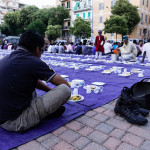 La rottura del digiuno diurno del ramadan organizzata dall'associazione Munshiganj Bikrompur Somity e coordinato da Dhuumcatu Onlus nel quartiere di Torpignattara a Roma