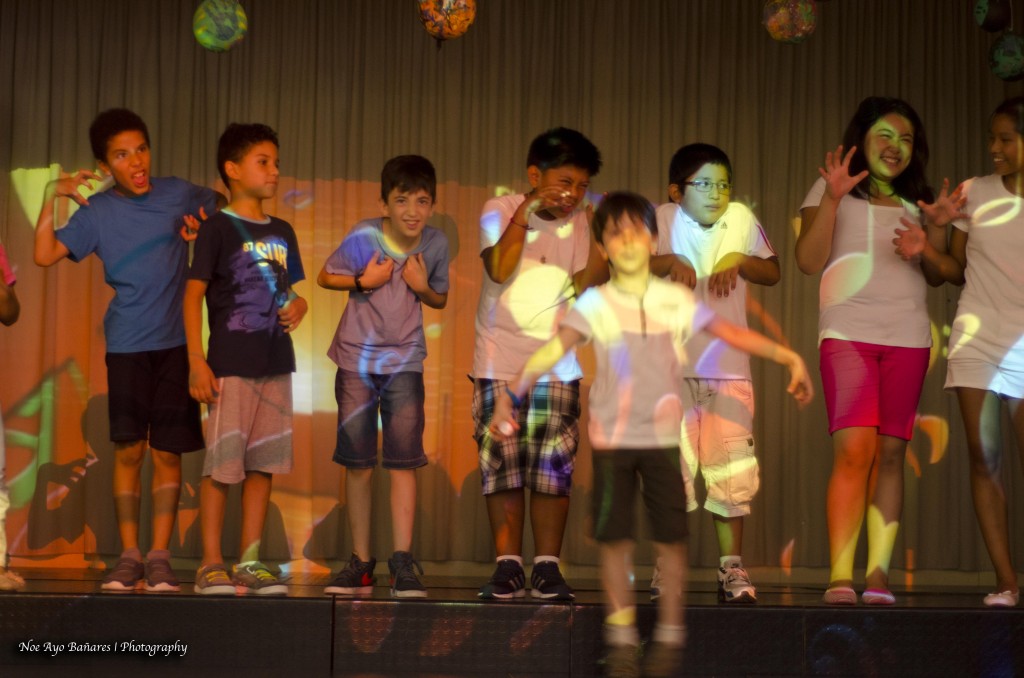 Spettacolo finale del corso estivo per bambini di origine 