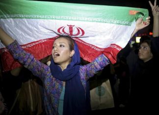Giovane manifestante iraniana